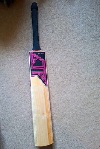 Keeley superior cricket - superior, bat